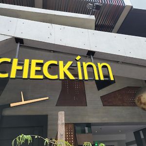 Check Inn Taichung Zhongshan